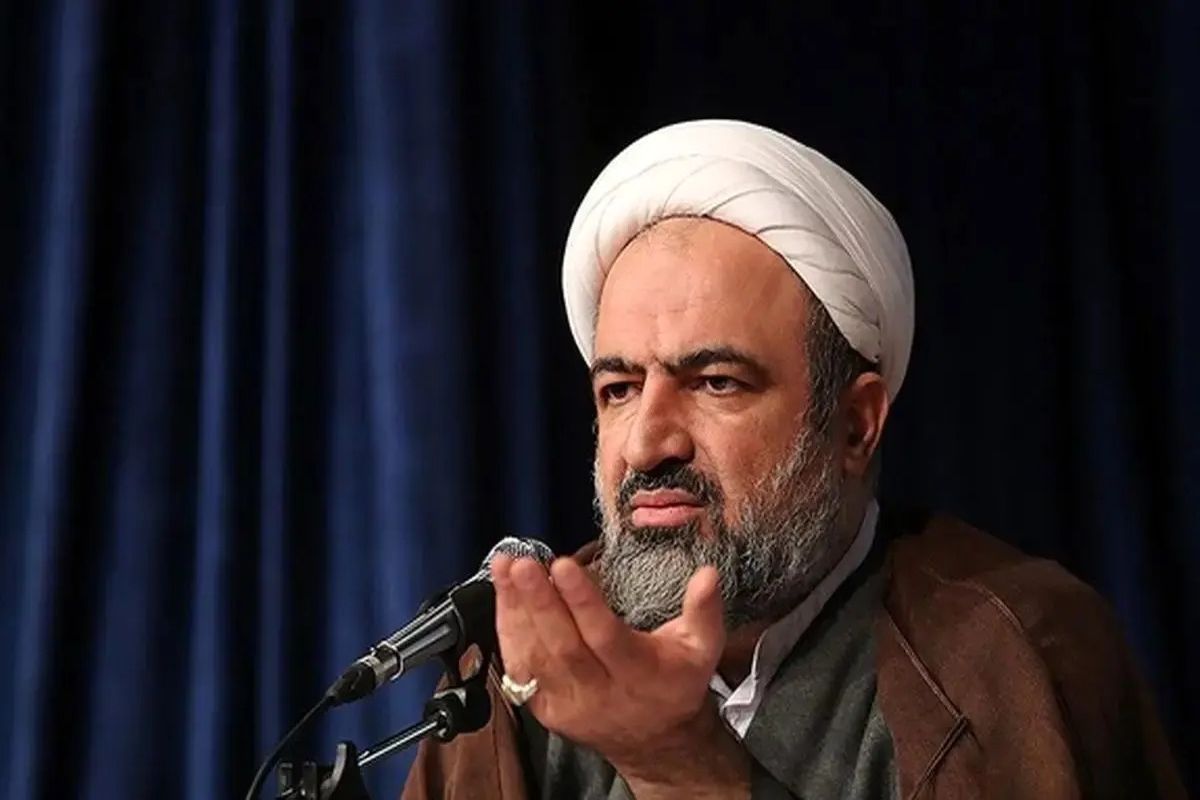 حمید رسایی بدون لباس روحانیت در محل انفجار/ عکس