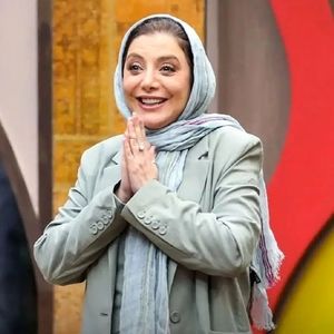 شعرخوانی نوستالژی رویا میرعلمی با آهنگ گروه آریا/ ویدئو