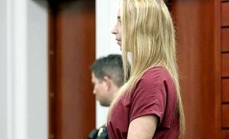 ده سال زندان برای معلمی که از شاگردش بچه‌دار شد