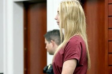 ده سال زندان برای معلمی که از شاگردش بچه‌دار شد