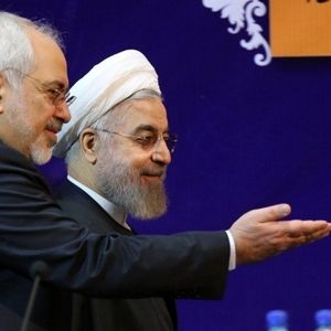 فحاشی یک مداح به ظریف و روحانی در مشهد/ ویدئو