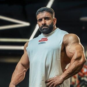 هادی چوپان خطاب به منتقدان: دلقک مجازی هستید