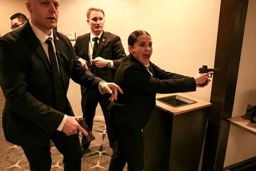  لحظه زمین خوردن ترامپ حین عملیات فرار در پی تیراندازی در ضیافت خبرنگاران کاخ سفید/ ویدئو