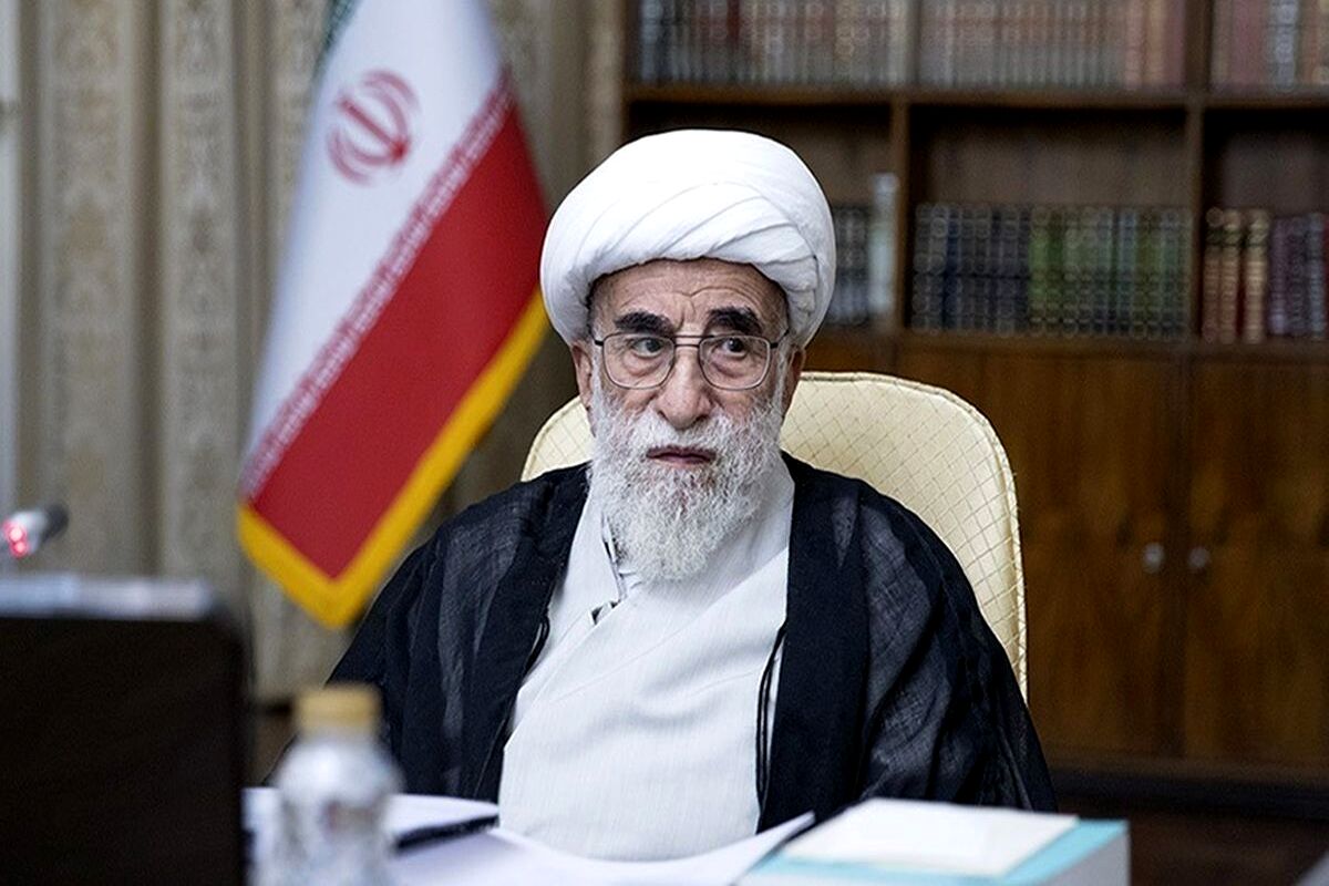 تصویر جدید آیت‌الله جنتی با ویلچر خبرساز شد
