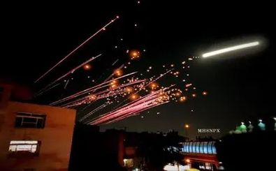 لاشه موشک ایرانی روی پشت بام یک شهر اسرائیلی/ تصویر 