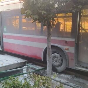 حادثه در خط ویژه خیابان ولیعصر/ عکس