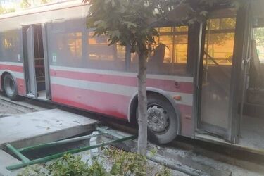 حادثه در خط ویژه خیابان ولیعصر/ عکس