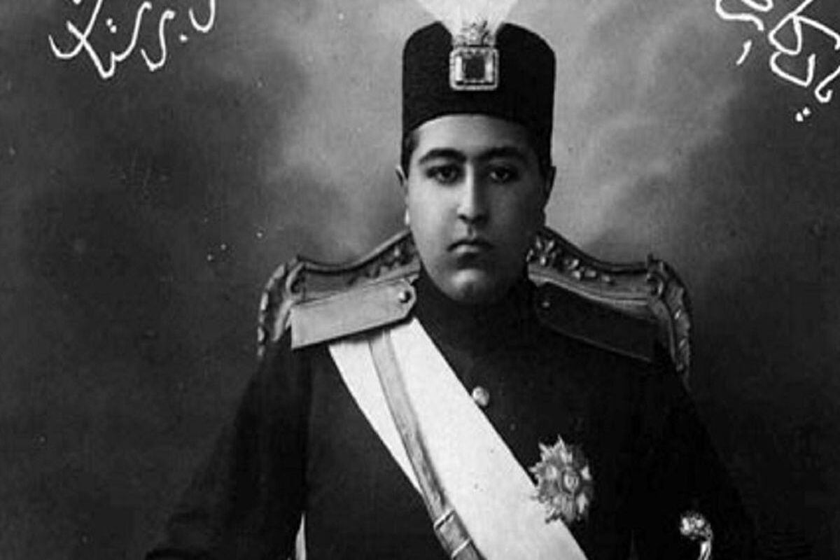 احمدشاه در مراسم تشییع محمدعلی شاه در ایتالیا؛ سال 1304/ عکس
