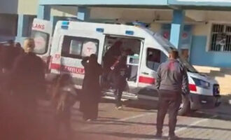 تصاویری از حمله دختر دانش‌آموز به ۸ همکلاسی با چاقو