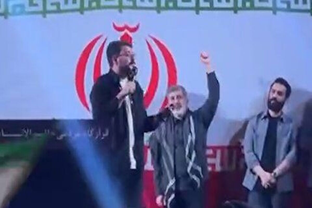 مداحی درباره زنان کم‌حجاب در میدان انقلاب/ ویدئو