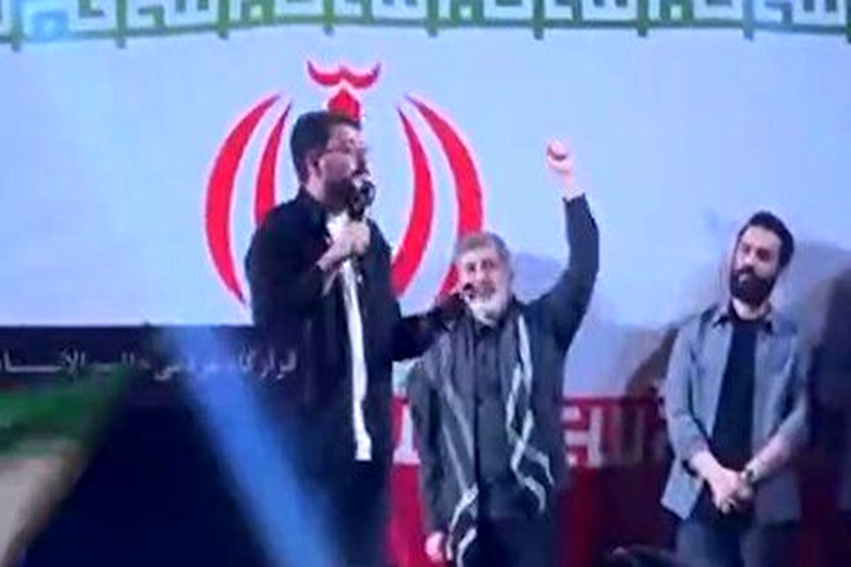 مداحی درباره زنان کم‌حجاب در میدان انقلاب/ ویدئو