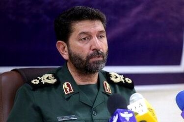 ژست متفاوت فرمانده ارشد سپاه در خیابان/ عکس 