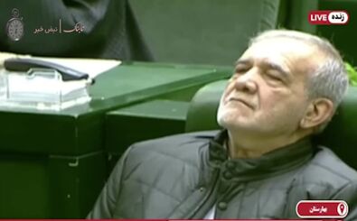زبان بدن معنادار پزشکیان هنگام‌ نصیحت‌ یار سعید جلیلی
