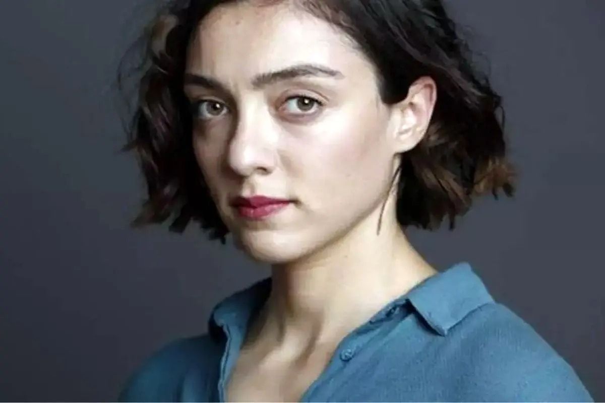 تعجب از زندگی ساده و بدون تجمل بازیگر زن مشهور/ ساکن طبقه چهارم آپارتمان بدون آسانسور