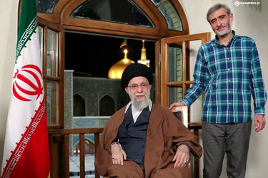 حاشیه‌های یک عکس در مراسم بزرگداشت داماد رهبر شهید؛ این نوجوان کیست؟/ تصاویر
