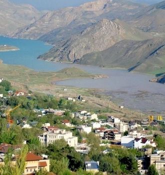 تهران قدیم؛ «خانواده آمریکایی در کنار رودخانه جاجرود»؛ سال 1336
