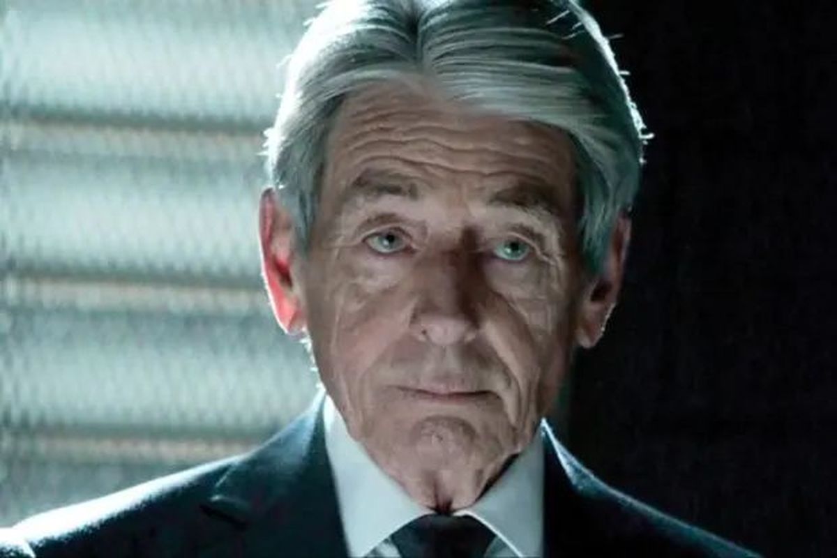 بازیگر سه‌گانه بتمن درگذشت