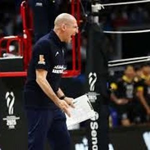 انتقاد تند پیاتزا از بازیکنان تیم ملی والیبال: پوشک بپوشید