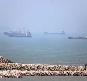 آیا عمان تمام حقوق خود را در تنگه هرمز به ایران واگذار کرده‌است؟ 