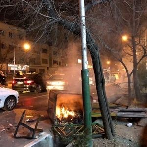 شعله‌های اعتراض در اراک؛ مأمور یگان ویژه سوخت/ ویدئو