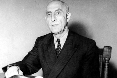  «محمد مصدق» در کنار آیت الله کاشانی/ عکس
