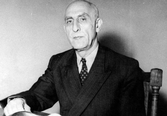  «محمد مصدق» در کنار آیت الله کاشانی/ عکس