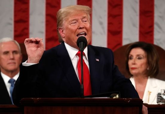 ترامپ: نیروی دریایی آمریکا محاصره تنگه هرمز را آغاز می کند/ هر کشتی در آب‌های بین‌المللی را که به ایران عوارض پرداخت کرده باشد، دنبال و توقیف می کنیم