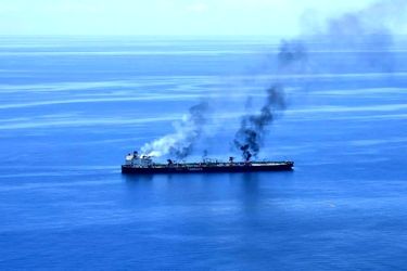 تصاویری از نفتکش‌هایی که سپاه در تنگه هرمز منهدم کرد