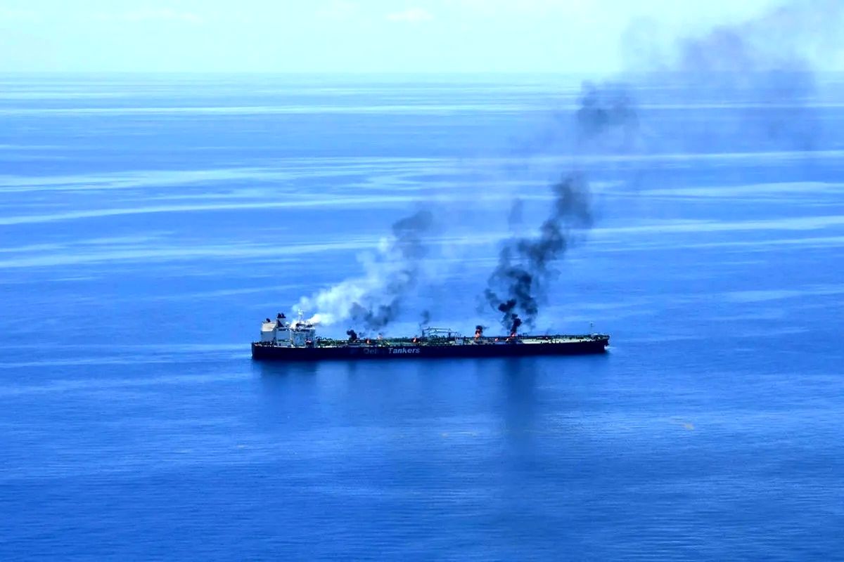 بیش از ۱۰ نفتکش در تنگهٔ هرمز مورد اصابت قرار گرفت