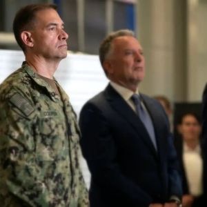 آدمِ اسرائیل روی ناو/ برد کوپر فرمانده سنتکام کیست؟