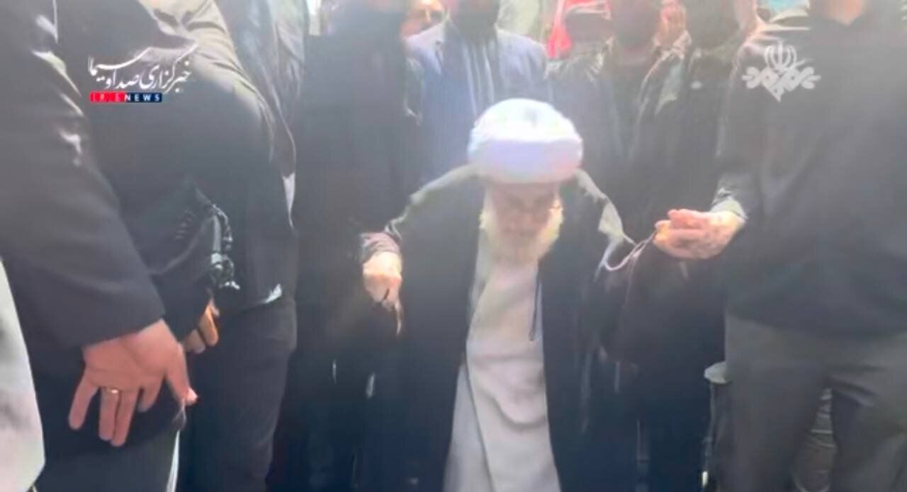 نخستین تصاویر از آیت الله جنتی پس از آغاز جنگ ۴۰ روزه/ حضور دبیر شورای نگهبان در مراسم تشییع پیکر رهبر شهید