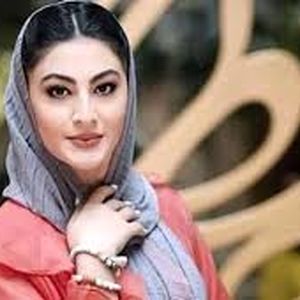 مریم مومن: پدرم گفت می خواهد مادرم را ادب کند/ روزی زنگ زدم که عروسی پدرم با زن جدیدش بود