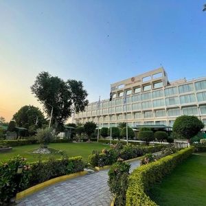 انتخاب عجیب محل مذاکرات/ هتل پنج‌ستاره میزبان مذاکرات چه ویژگی دارد؟