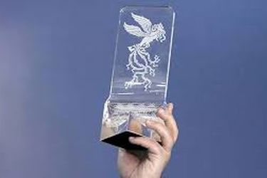 اهدای سیمرغ بلورین به کشته شدگان اعتراضات/ ویدئو