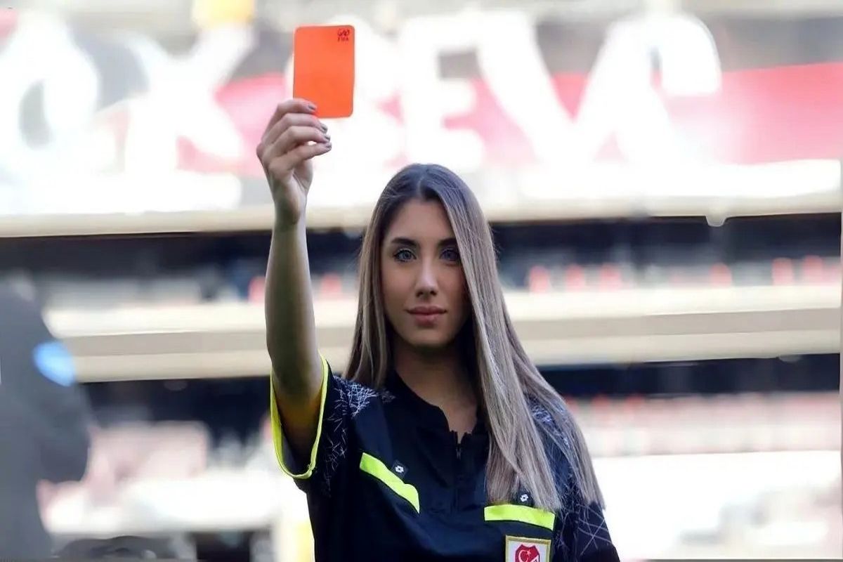 جنجال یک رسوایی منشوری در زمین فوتبال/ مسیر غیرمنتظره یک داور زن 