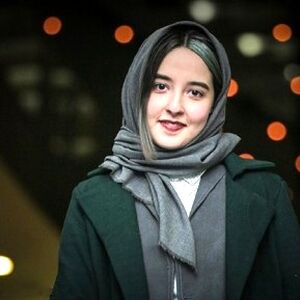 تعجب مجری از مدل نشستن به‌آفرید غفاریان در برنامه/ ویدئو