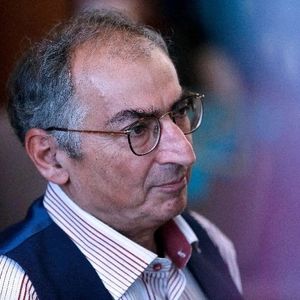 زیباکلام: چه کردیم که دانشگاه برای پهلوی شعار می‌دهد؟