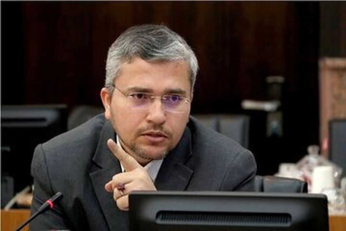 انتقاد جنجالی از پزشکیان؛ دیپلماسی جای چاکرم نوکرم نیست!