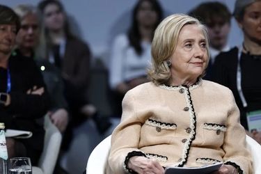 عکس مخفی هیلاری کلینتون لو رفت؛ جلسه محرمانه قطع شد