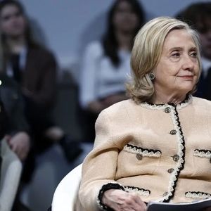 عکس مخفی هیلاری کلینتون لو رفت؛ جلسه محرمانه قطع شد