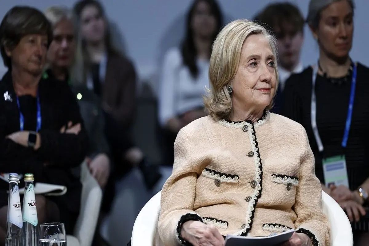 عکس مخفی هیلاری کلینتون لو رفت؛ جلسه محرمانه قطع شد