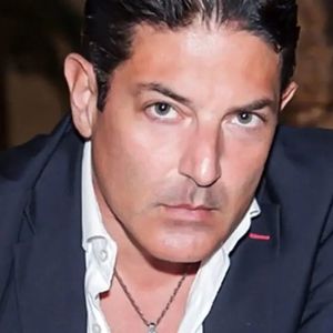 تمجید مفصل یک رسانه داخلی از خواننده لس‌آنجلسی