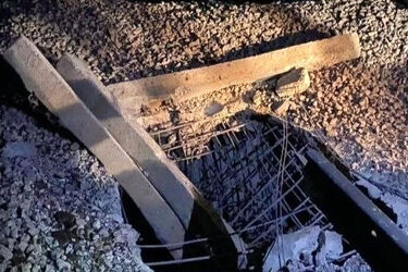 اصابت چندین پرتابه دشمن به پل آق‌تکه‌خان در مسیر ریل قطار استان گلستان