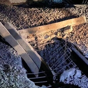 اصابت چندین پرتابه دشمن به پل آق‌تکه‌خان در مسیر ریل قطار استان گلستان