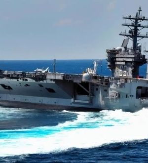 ناو هواپیمابر در جنگ با ایران «ممکن است از کار بیفتد»!
