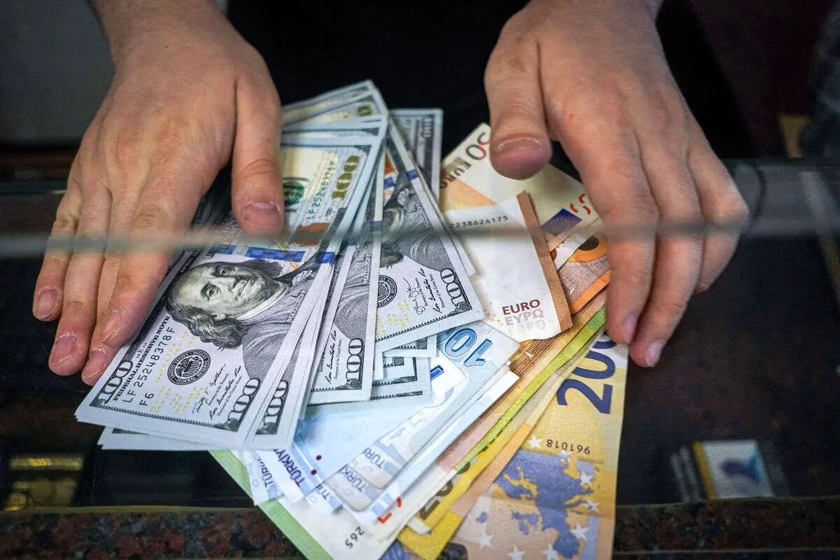 تاج و تخت دلاربازها در ایران سقوط می‌کند؟
