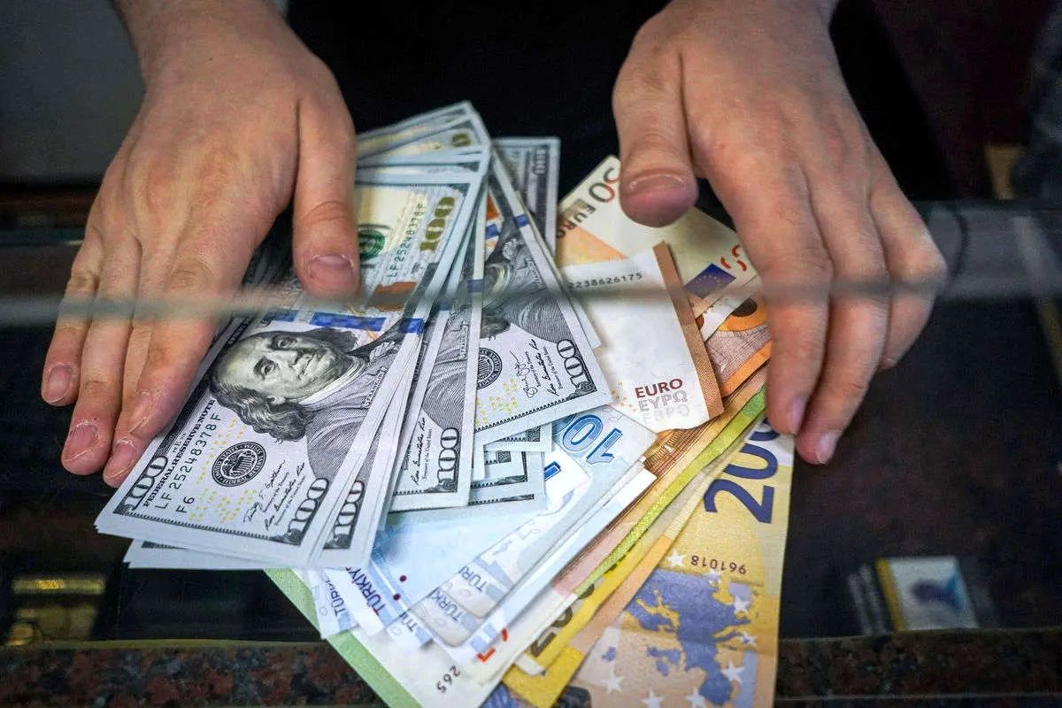 تاج و تخت دلاربازها در ایران سقوط می‌کند؟
