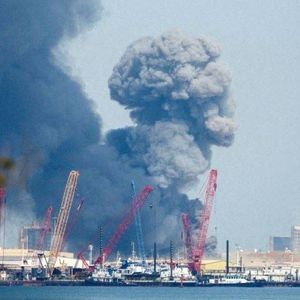 آتش‌سوزی عظیم در منطقه پایگاه آمریکا در بحرین/ ویدئو