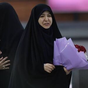 اولین تصویر از لحظه بازگشت نیلوفر شادمهری به ایران