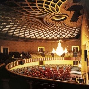 عکس عجیب سناتور زن استرالیایی با چادر مشکی در مجلس